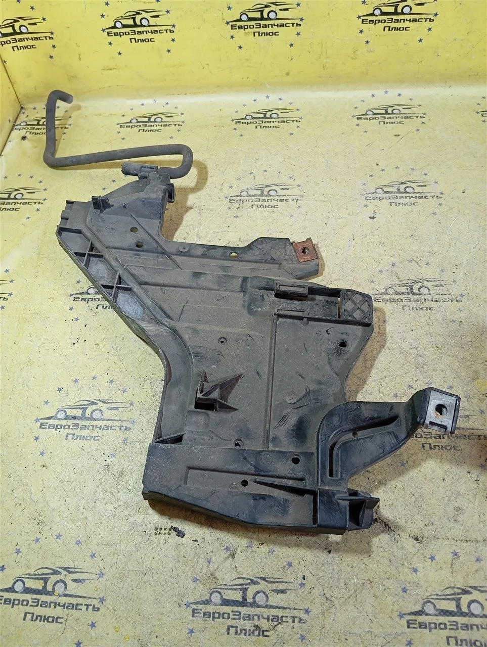 Кронштейн фары Audi A4 1301073033 B8, передний левый