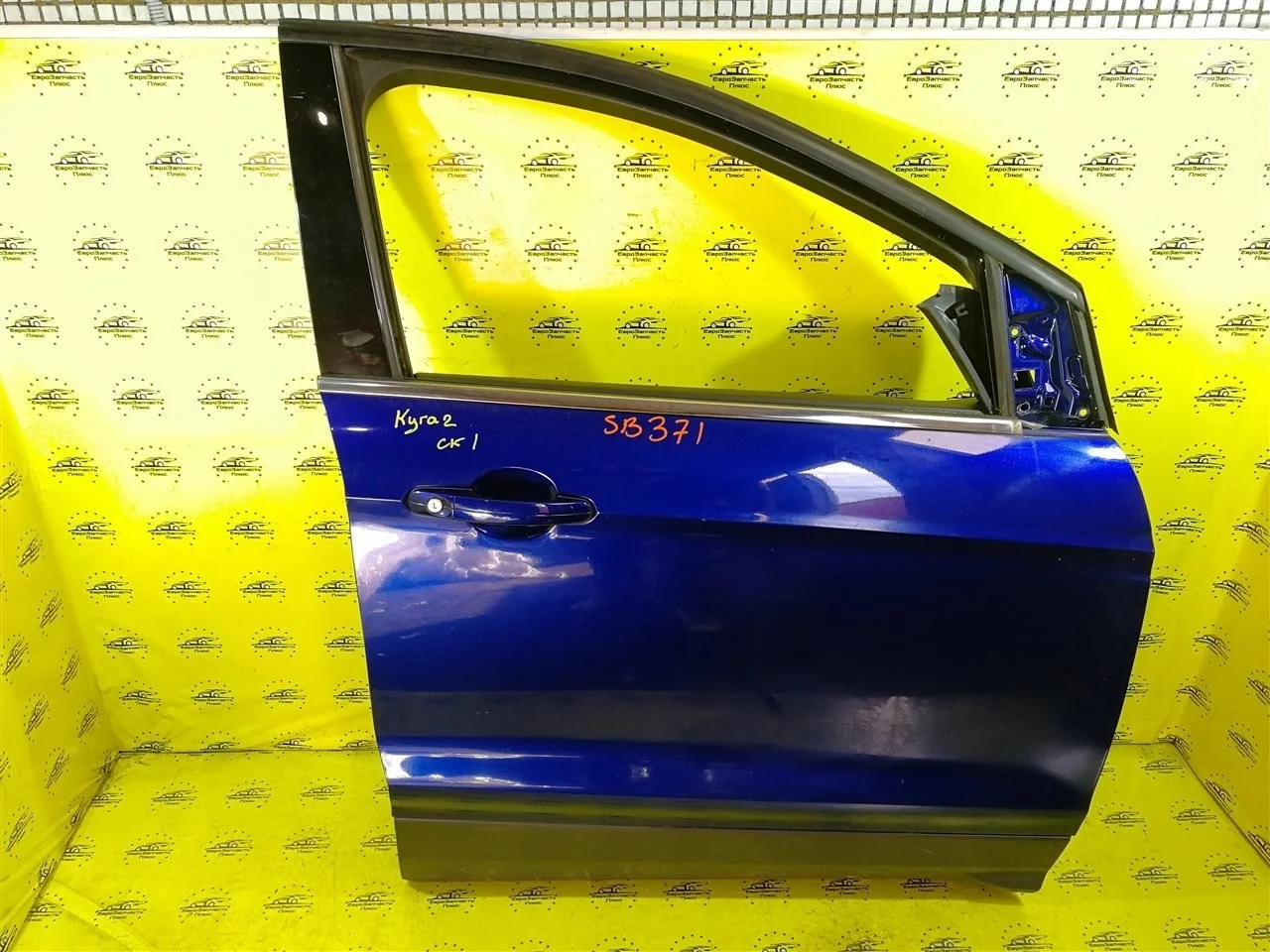 Дверь Ford Kuga 2 2387793 C520, передняя правая