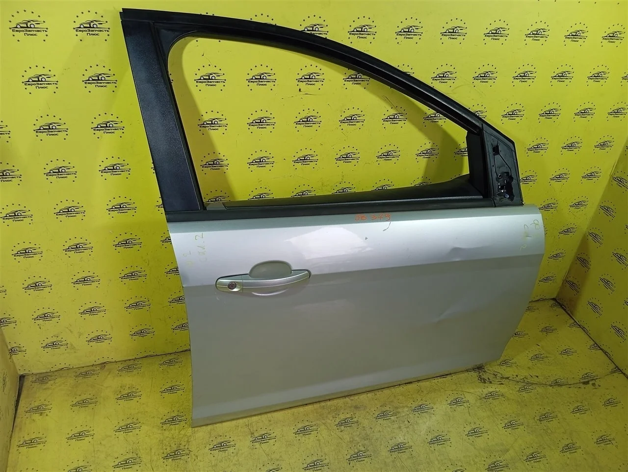 Дверь Ford Focus 2 1530169, передняя правая