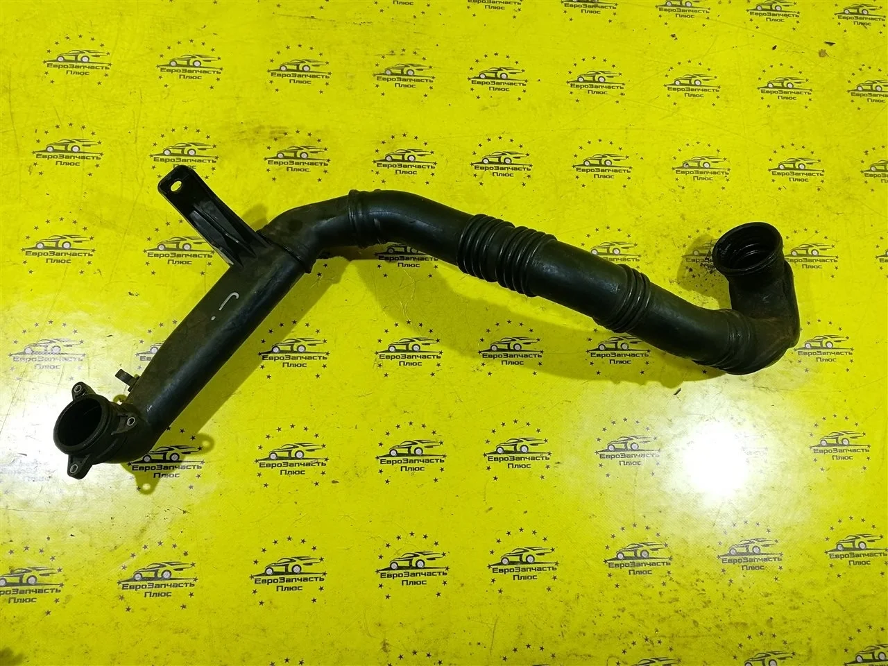 Патрубок интеркулера Opel Astra 13265282 J