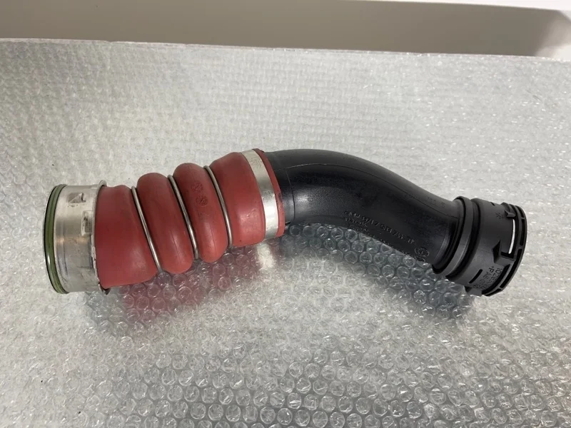 Патрубок интеркулера Bmw X5 2011 13717583716 E70 N55B30