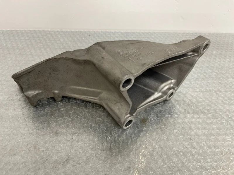 Кронштейн двигателя BMW X5 2011 22116780148 E70 N63B44A, правый