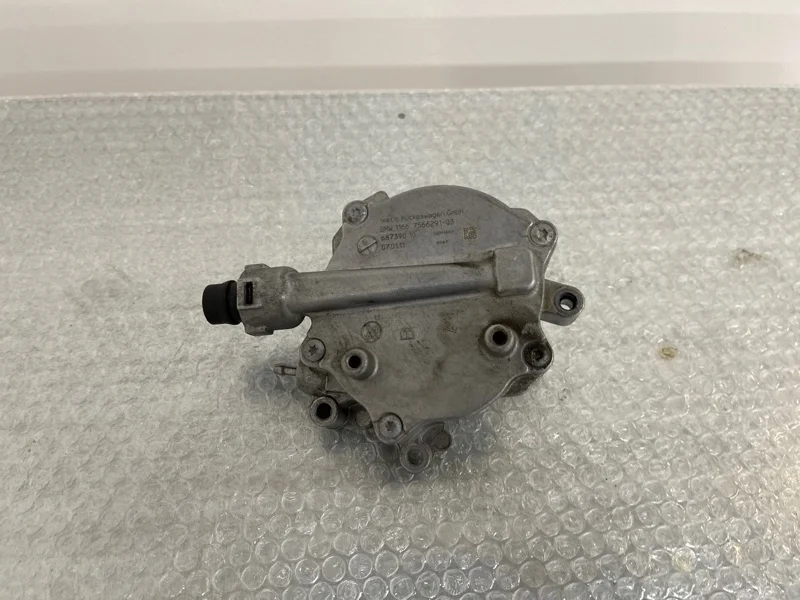 Вакуумный насос BMW X5 2011 11667566291 E70 N63B44A