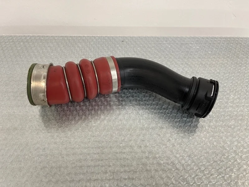 Патрубок интеркулера Bmw X5 2012 13717583716 E70 N55B30