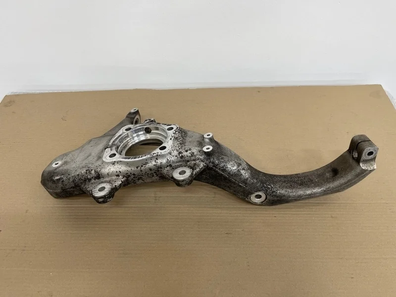 Кулак поворотный Bmw X5 2011 31216773783 E70 N55B30, передний левый