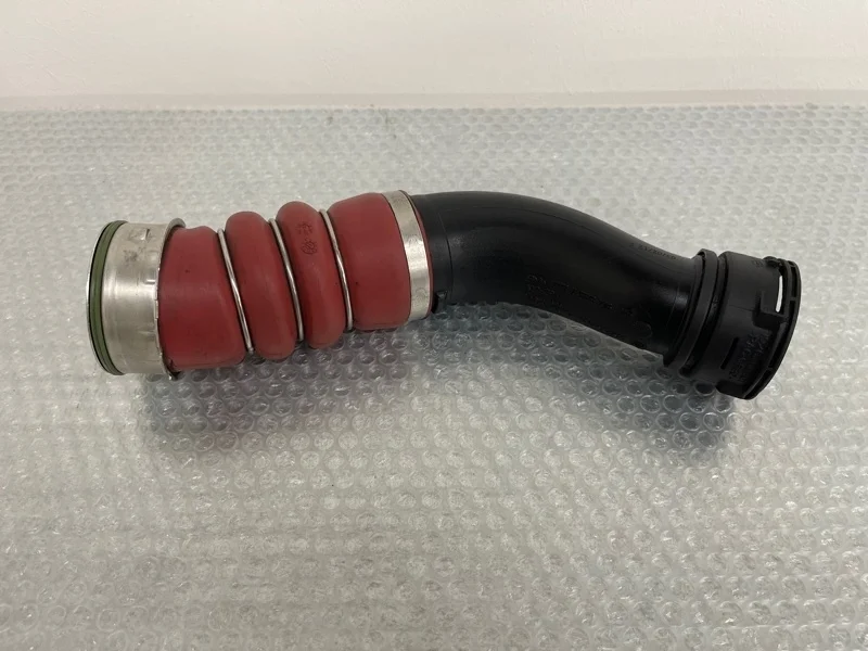 Патрубок интеркулера Bmw X5 2012 13717583716 E70 N55B30