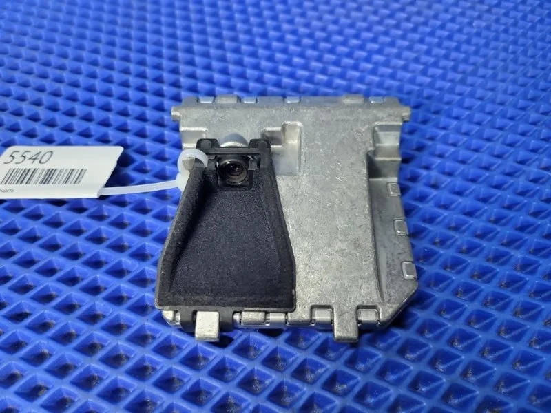 Камера переднего вида Mercedes-Benz C-class W204