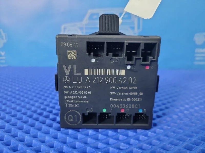 Блок управления дверьми передний левый