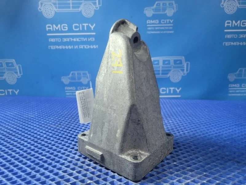 Кронштейн двигателя Mercedes-Benz C-class W204