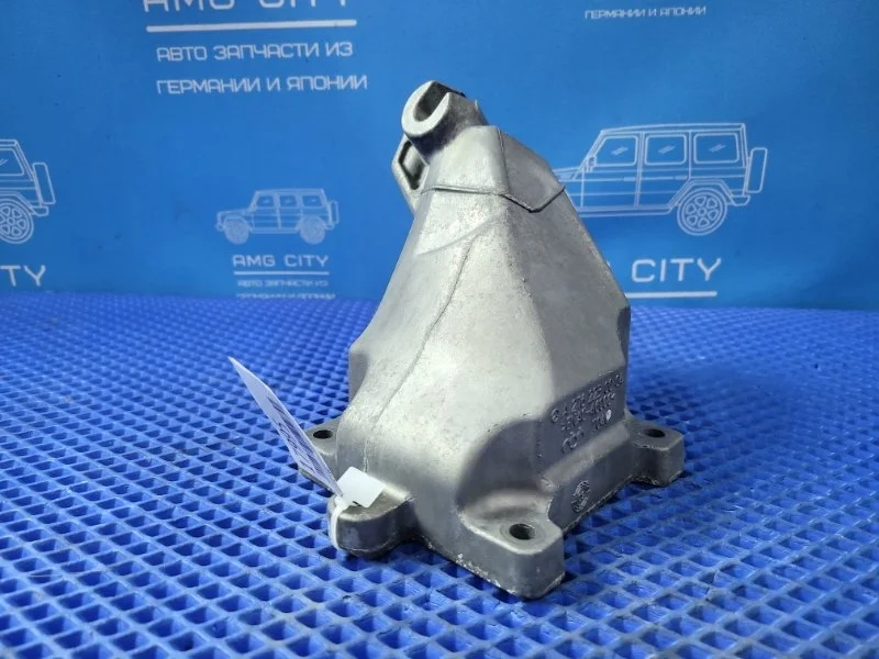 Кронштейн двигателя Mercedes-Benz C-class W204