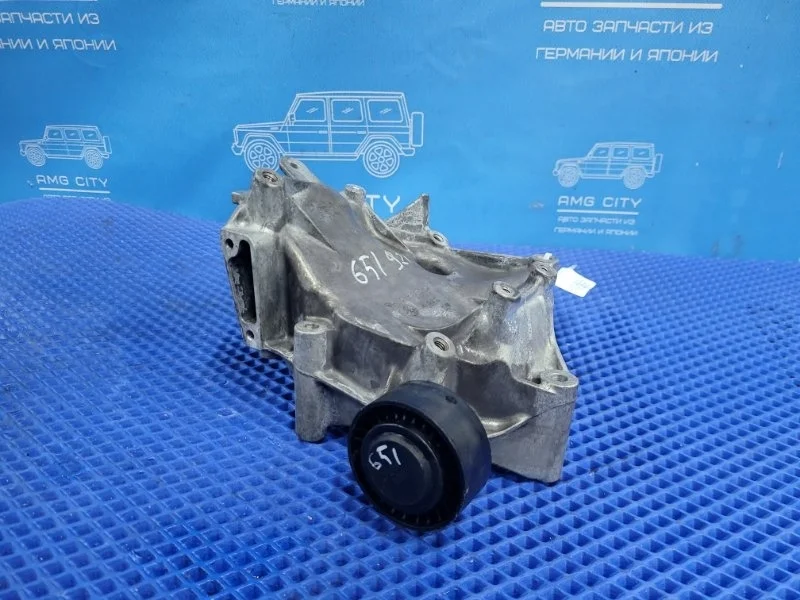 Кронштейн компрессора кондиционера Mercedes-Benz