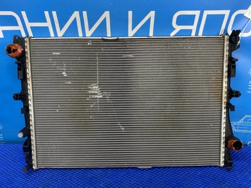 Радиатор охлаждения двигателя Mercedes-Benz