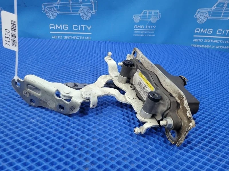 Петля капота правая Mercedes-Benz C-class W204