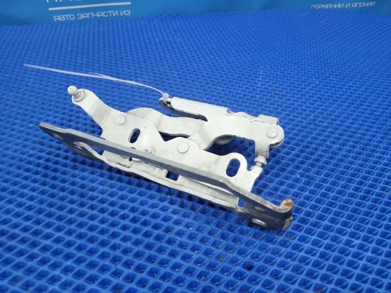 Петля капота левая Mercedes-Benz C-class W204