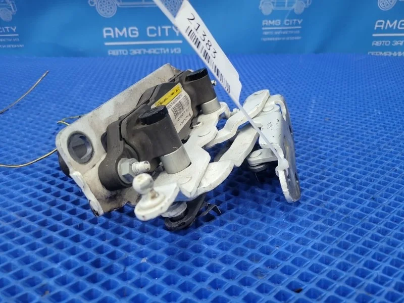 Петля капота правая Mercedes-Benz C-class W204