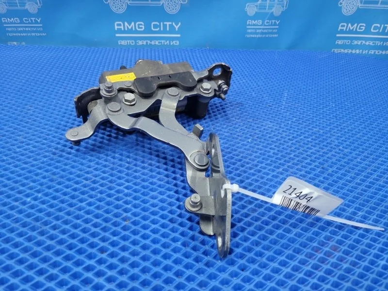 Петля капота левая Mercedes-Benz C-class W204