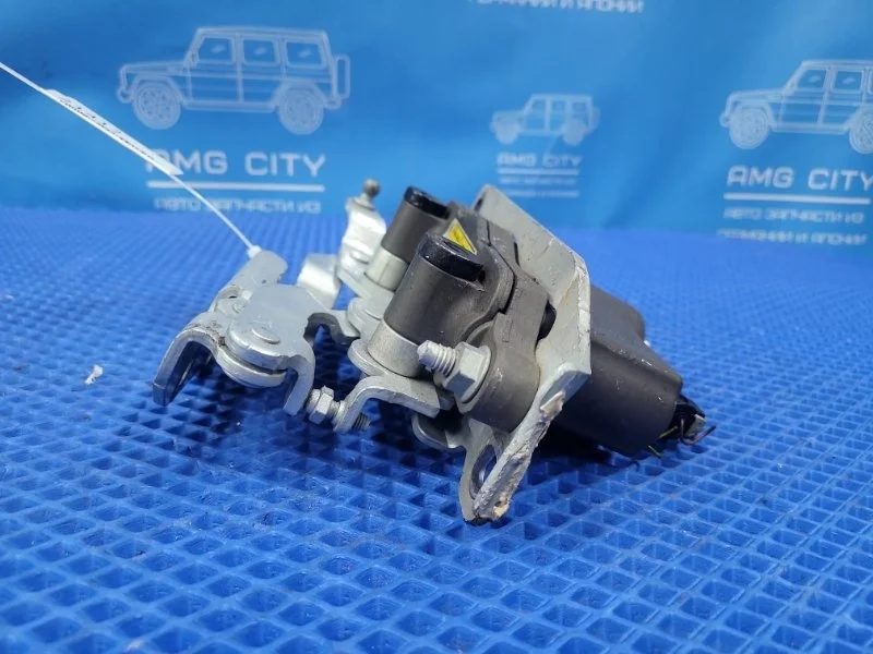 Петля капота правая Mercedes-Benz C-class W204