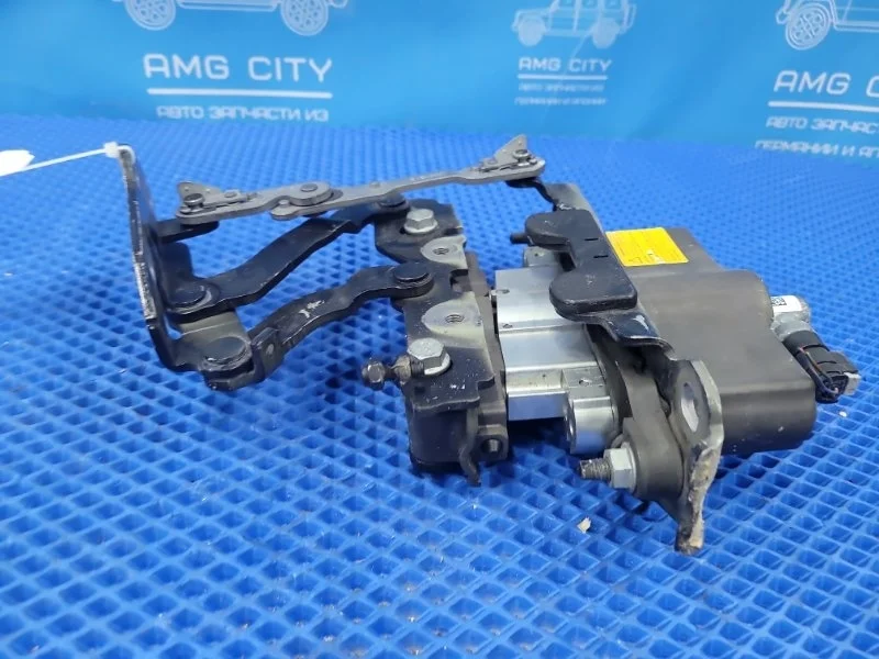 Петля капота левая Mercedes-Benz C-class W204