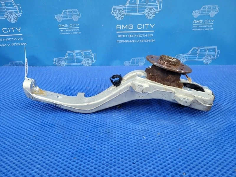 Кулак поворотный передний правый Mercedes-Benz