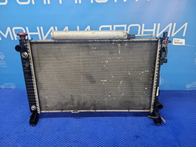 Радиатор охлаждения двигателя Mercedes-Benz