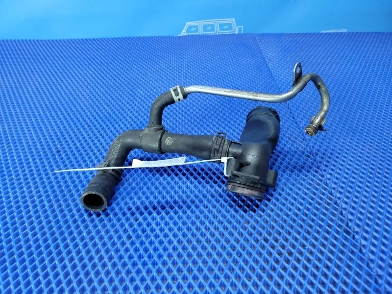 Патрубок системы охлаждения Mercedes-Benz C-class