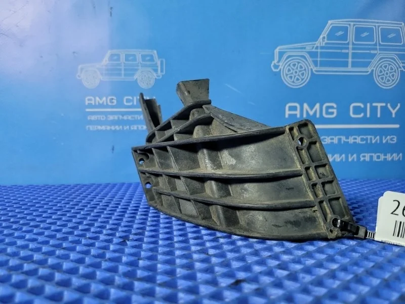 Крепление бампера заднее правое Mercedes-Benz