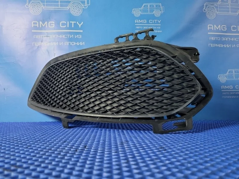 Решетка в бампер передняя правая Mercedes-Benz