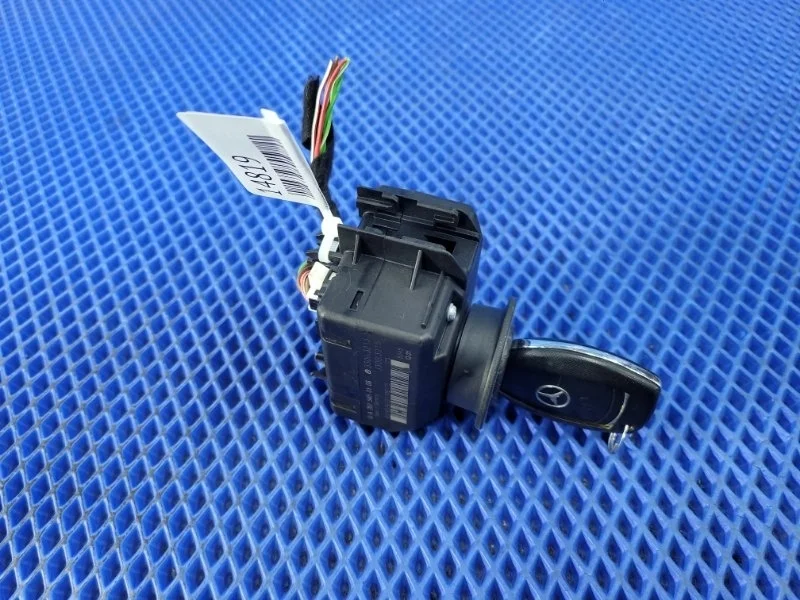 Замок зажигания Mercedes-Benz C-class W204 M271820