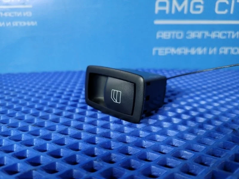 Кнопка стеклоподъемника задняя правая