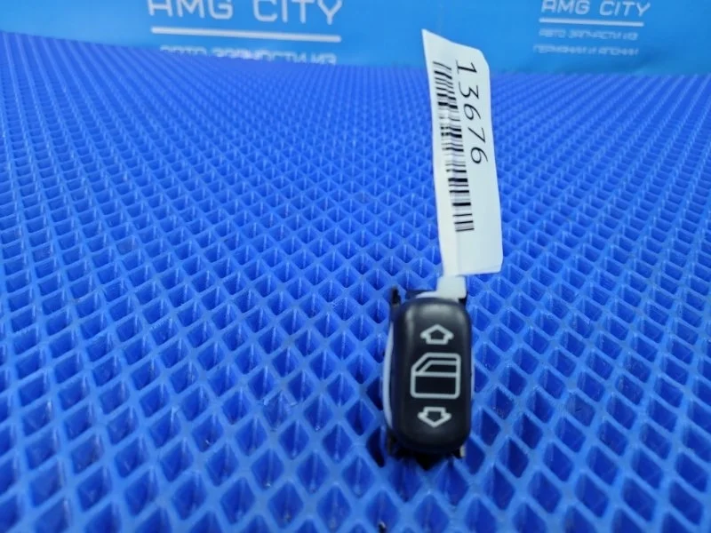 Кнопка стеклоподъемника передняя Mercedes-Benz