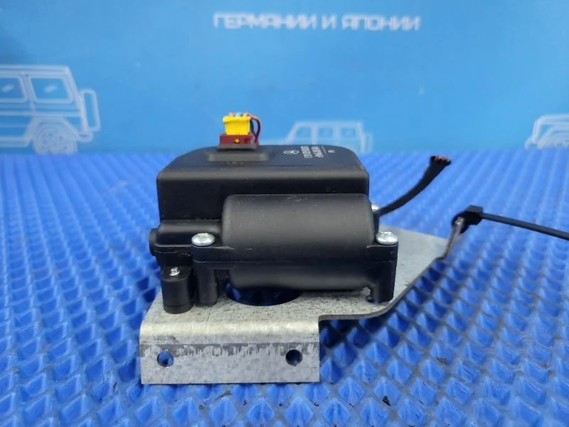 Моторчик oткpывания форточки задний левый