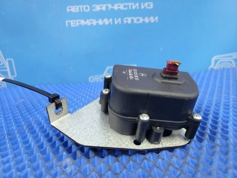 Моторчик oткpывания форточки задний левый