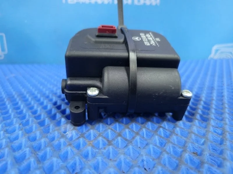 Моторчик oткpывания форточки задний левый