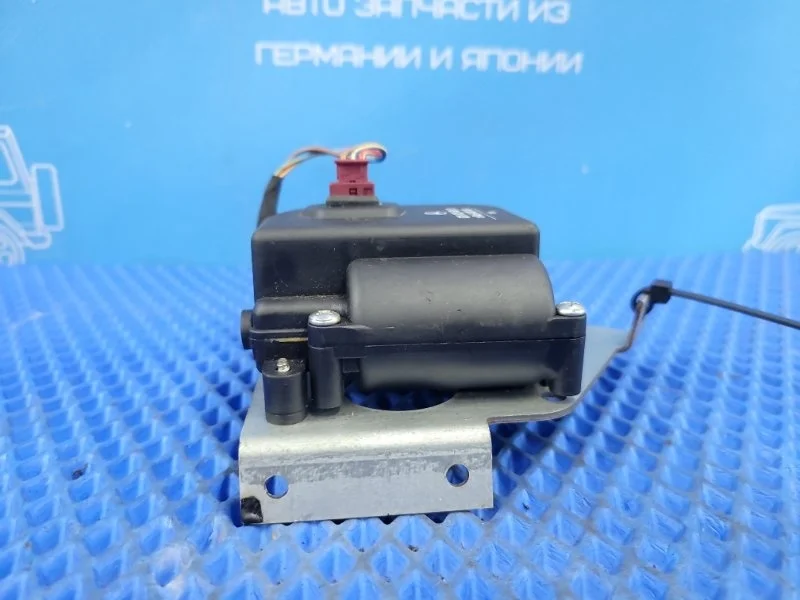 Моторчик oткpывания форточки задний левый