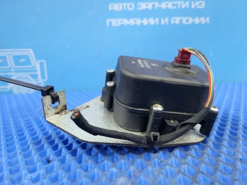 Моторчик oткpывания форточки задний левый