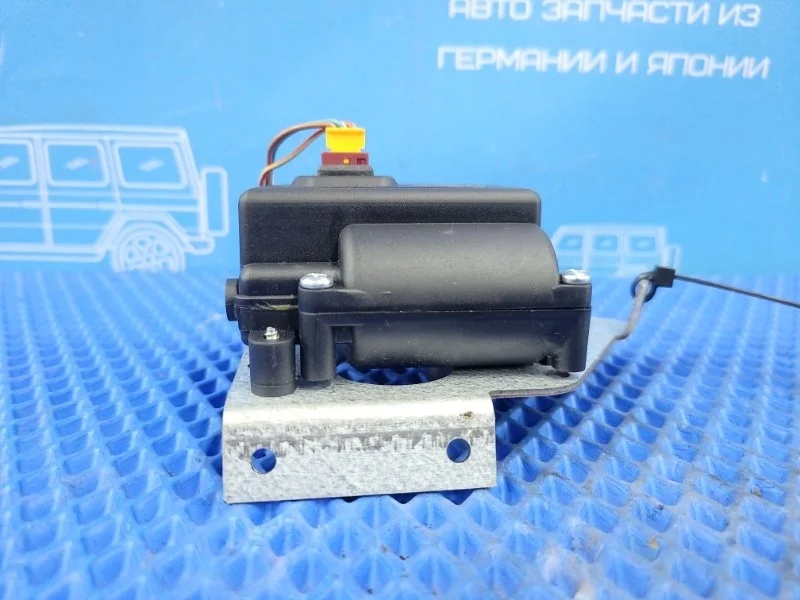 Моторчик oткpывания форточки задний левый