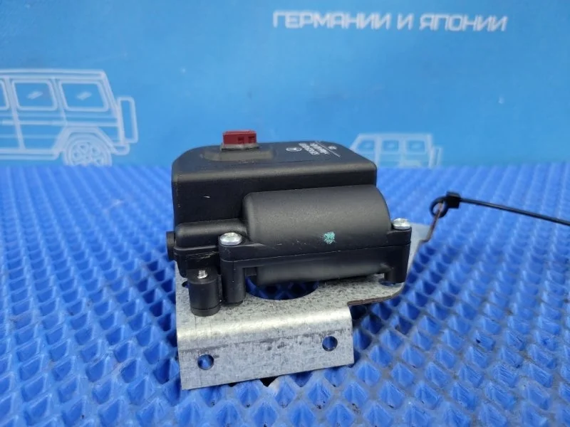 Моторчик oткpывания форточки задний левый