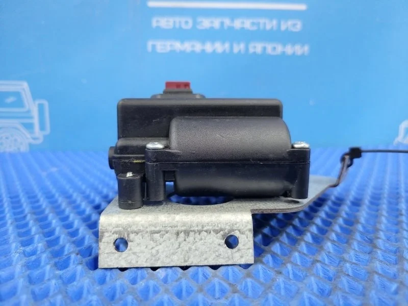 Моторчик oткpывания форточки задний левый