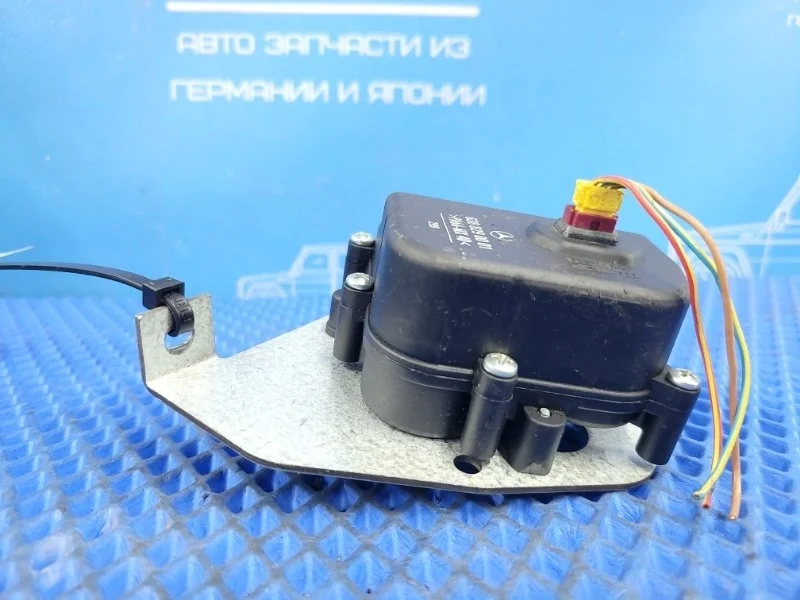 Моторчик oткpывания форточки задний левый