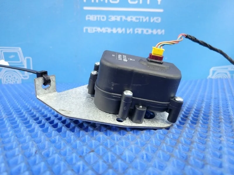 Моторчик oткpывания форточки задний левый