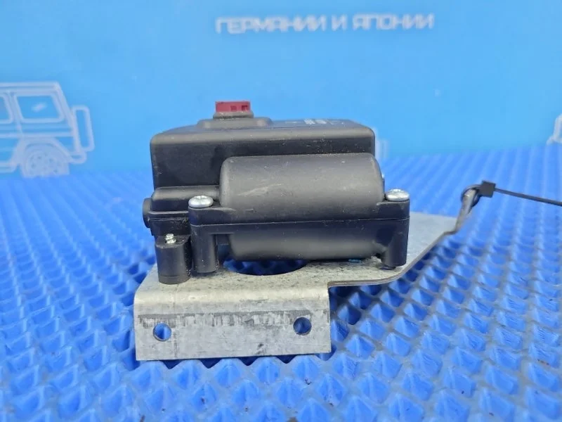 Моторчик oткpывания форточки задний левый