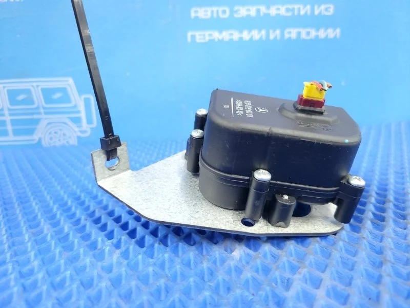 Моторчик oткpывания форточки задний левый