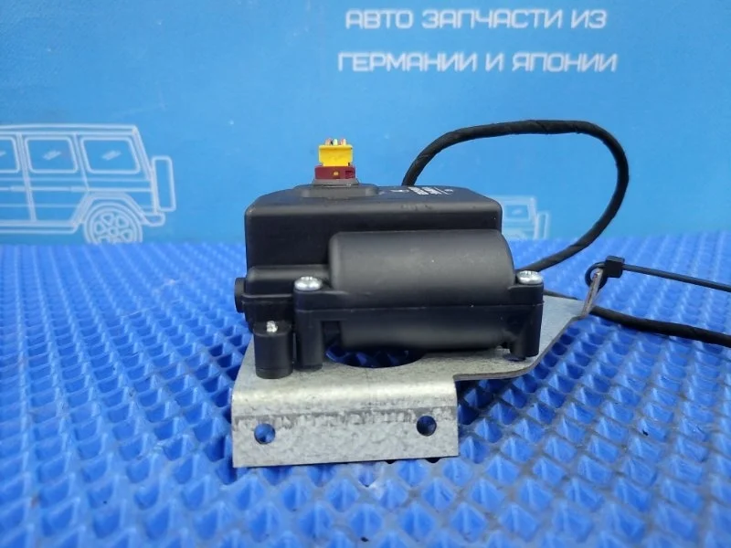 Моторчик oткpывания форточки задний левый