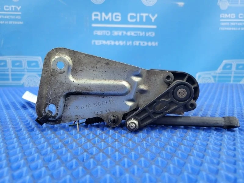 Датчик положения кузова задний Mercedes-Benz