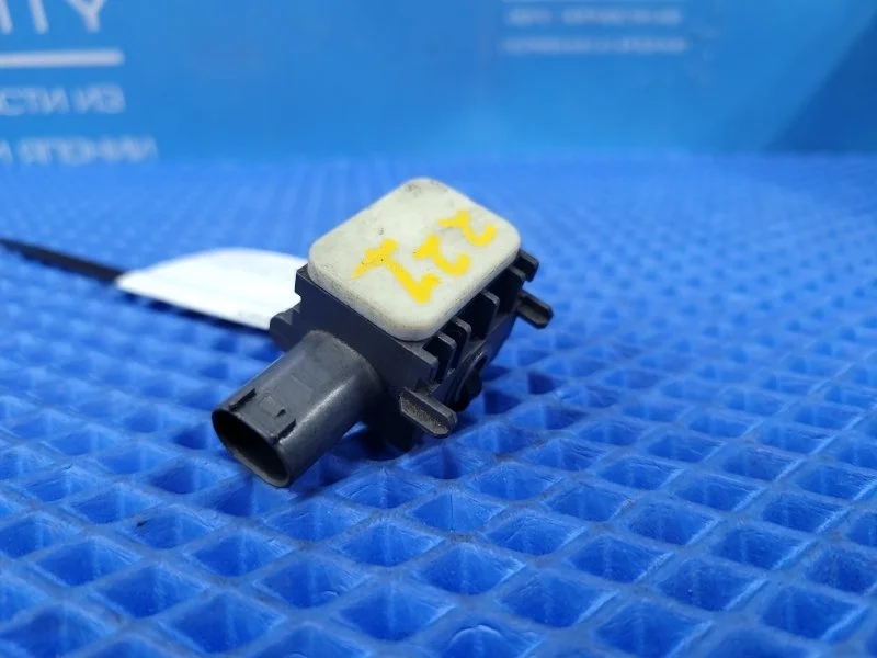 Датчик airbag передний правый Mercedes-Benz