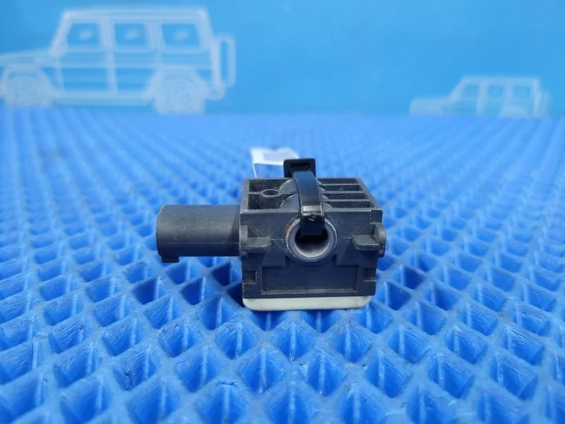 Датчик airbag передний правый Mercedes-Benz