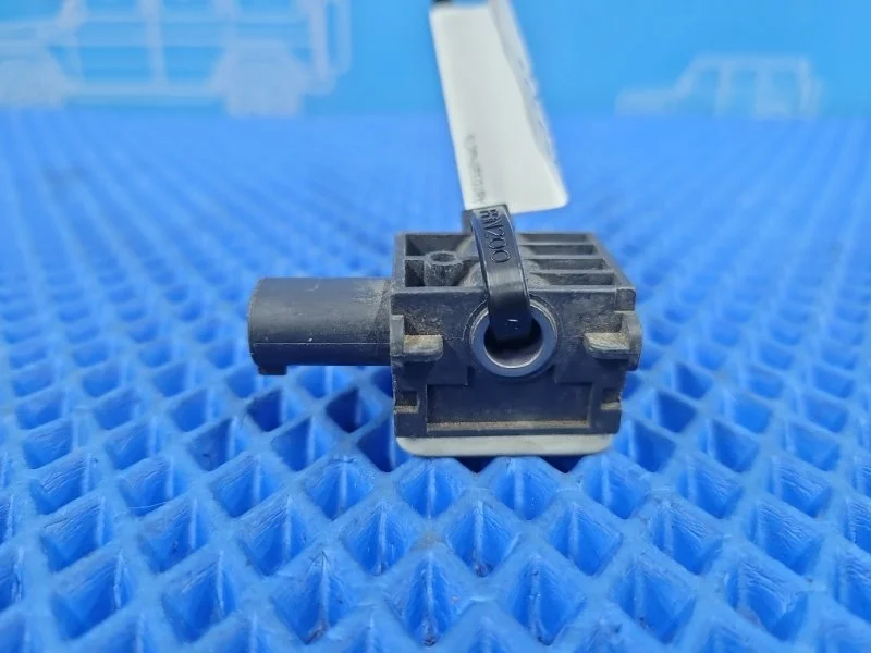 Датчик airbag передний правый Mercedes-Benz