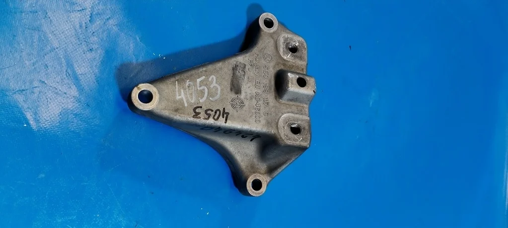 Кронштейн АКПП левый VW Passat B8