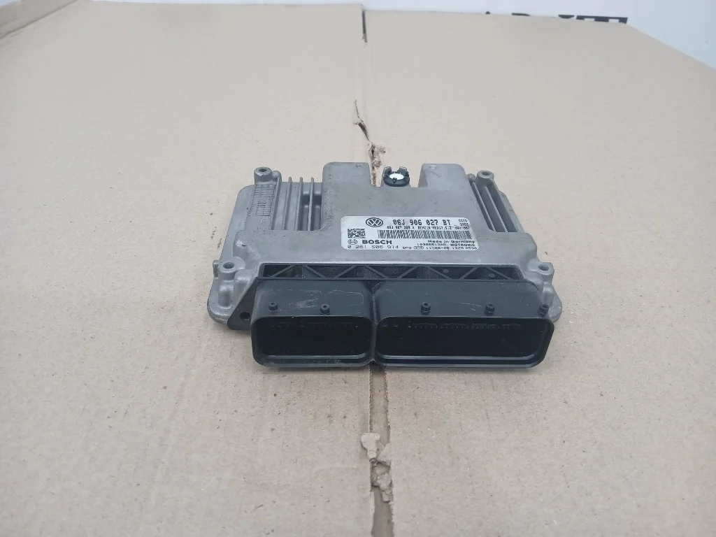 Блок управления двигателем Volkswagen Tiguan CCZ