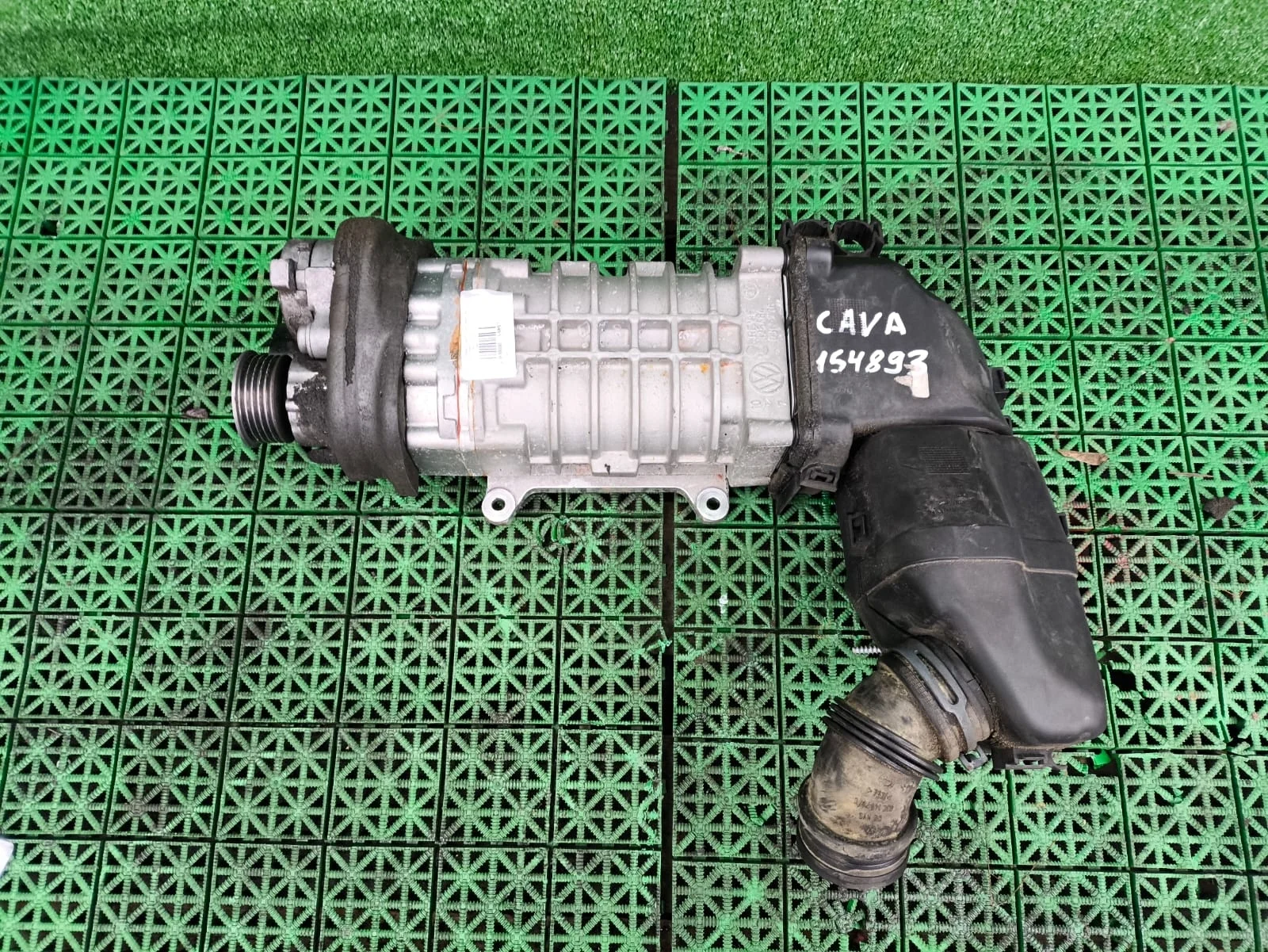 Воздушный компрессор надува турбокомпрессор AUDI A1, SKODA FABIA 2, VOLKSWAGEN GOLF 5/5+/6, JETTA 5/6, PASSAT B6/B7, TIGUAN 1,4 2009- б/у A1(2011-2014);FABIA 2(2007-2015);GOLF 5(2004-2009);PASSAT B6(2005-2010);CADDY(2004-2014)